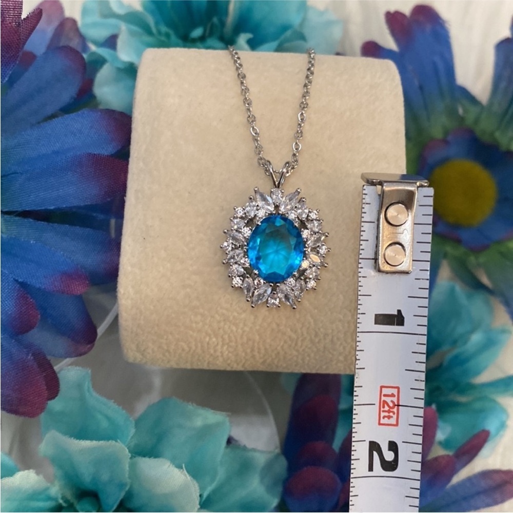Blue Topaz Gemstone Pendant Necklace NEW! - Picture 4 of 5